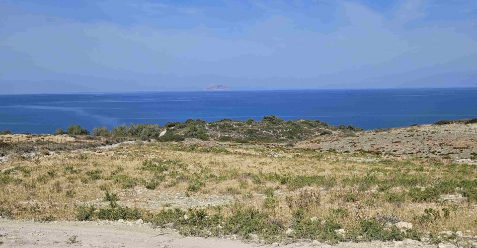 LAND PLOT 4.000 m² FOR SALE IN PITSIDIA