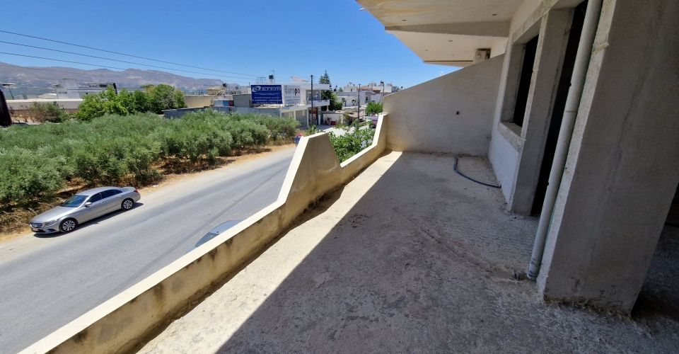 BUILDING 300 m² FOR SALE IN KAPARIANNA
