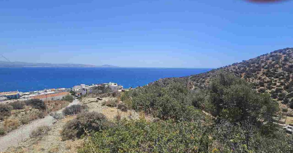 A VENDRE TERRAIN CONSTRUCTIBLE 6945 M2 A AGIA GALINI