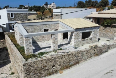 STONE-BUILT HOUSE 120 m² FOR SALE IN PITSIDIA